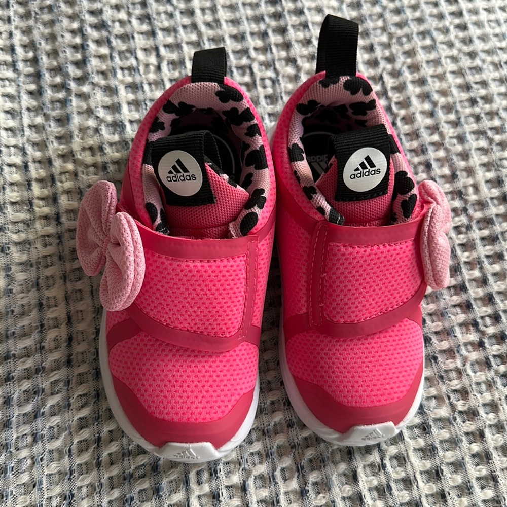 DISNEY MINNIE ADIDAS LIKE NEW